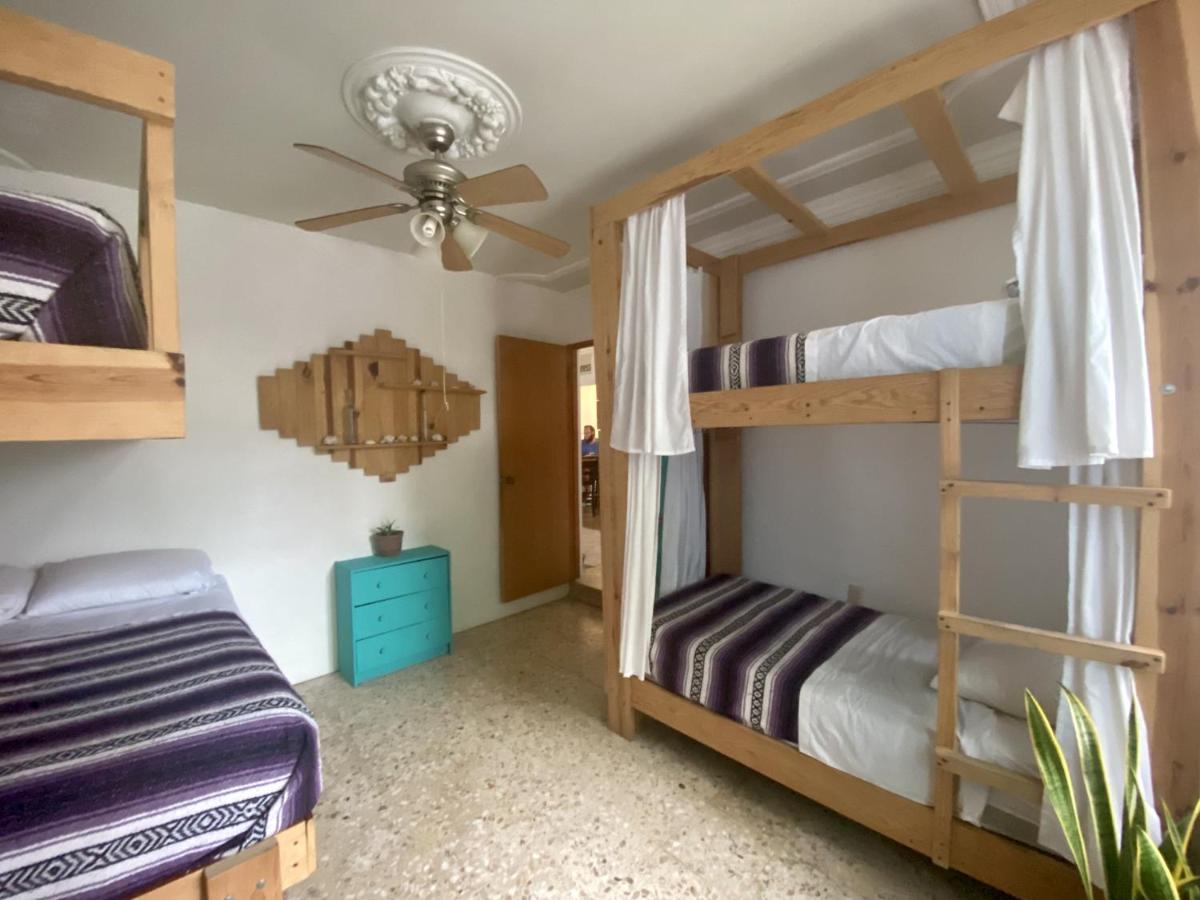 Wandering Monkey Guesthouse มาซาตลัน ภายนอก รูปภาพ